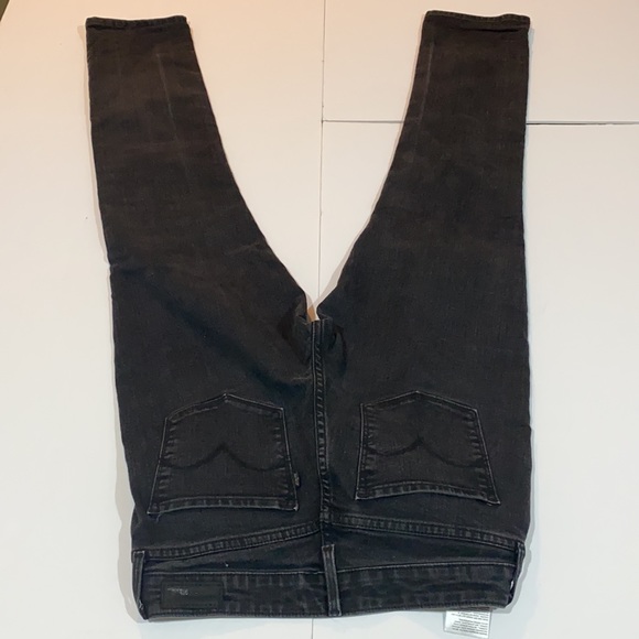 Levi’s Mid Rise Slim (Demi Curve) - Picture 2 of 3